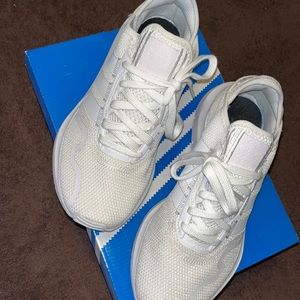 Adidas white shoes swift run xj